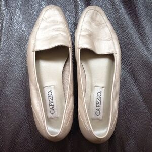 Capezio Women's Beige Flats